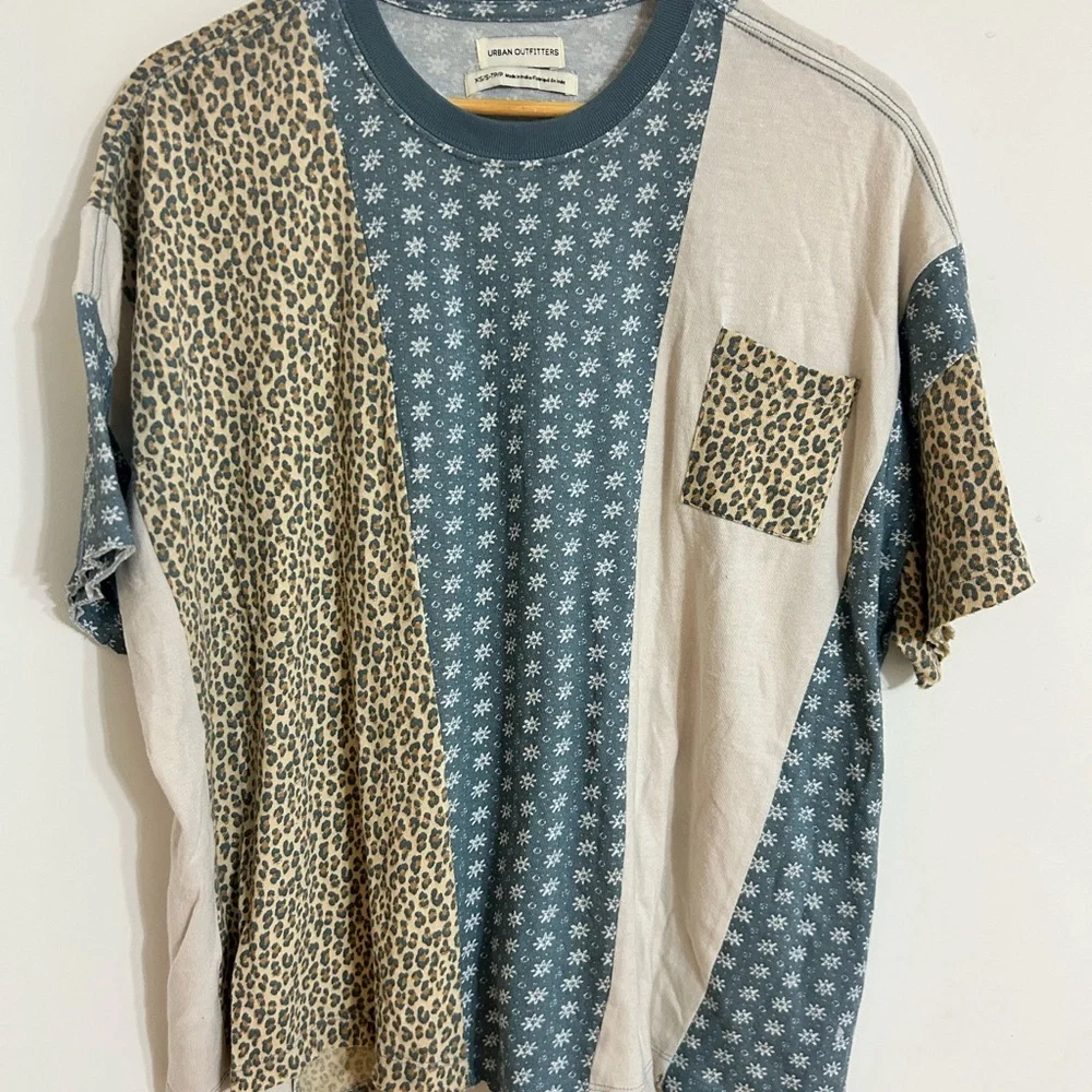 Oversized Patchwork animal T-Shirt shirt sleeve womens xs s urban outfitters - Picture 2 of 6